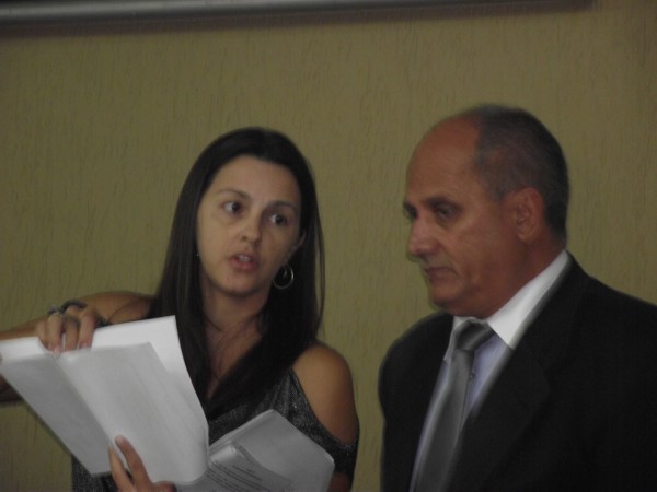 Vereador demonstra irritação e insatisfação com a atuação da Presidência da Câmara de Divinópolis julia - edson